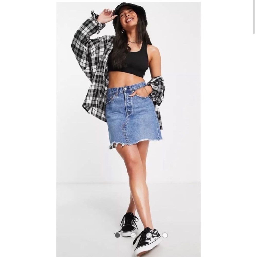 NWT! Levi's High Rise Iconic Deconstructed Skirt Mid Wash Distressed - Picture 11 of 12
